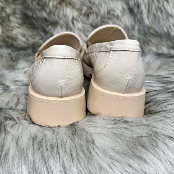 Dolce Vita Elisa Lug Sole Loafer in Crackled Patent Leather | Size 9 - Picture 3 of 5